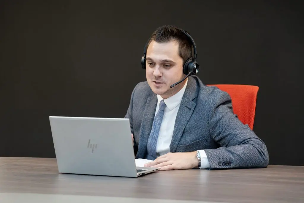 Technicien XEFI accompagnant un dirigeant de PME